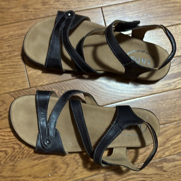 Black Taos Sandals - Picture 2 of 11